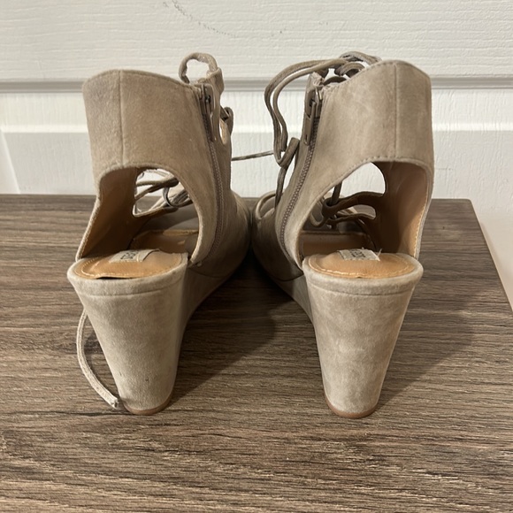 STEVE MADEN WHISTLER WOMEN WEDGE SANDAL TAUPE SIZE 8.5m - Picture 5 of 8